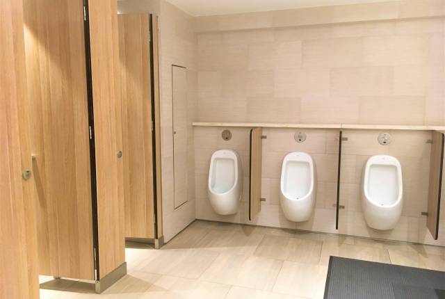 パチンコ屋のトイレイメージ　きれい